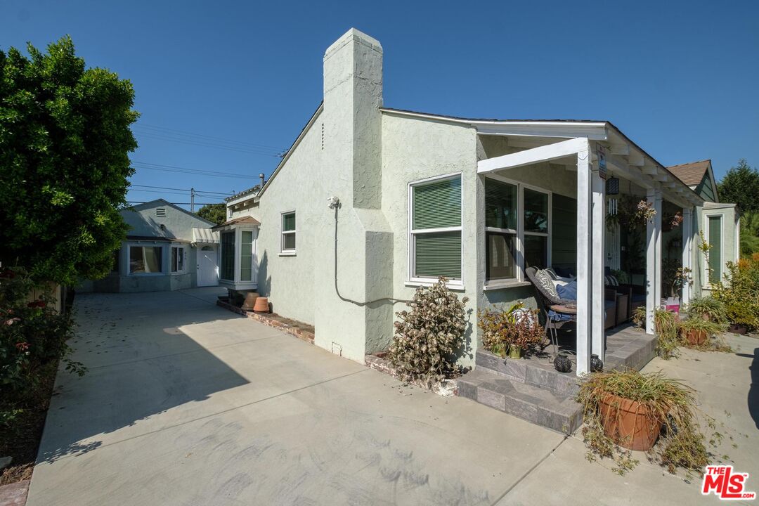 619 N Hollywood Way, Burbank